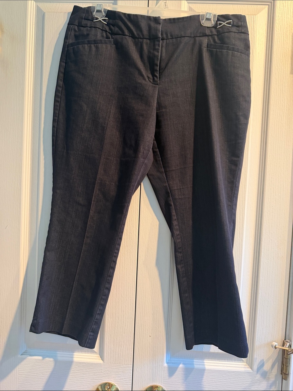 Women’s Black Straight-Leg Dark Chambray Capris